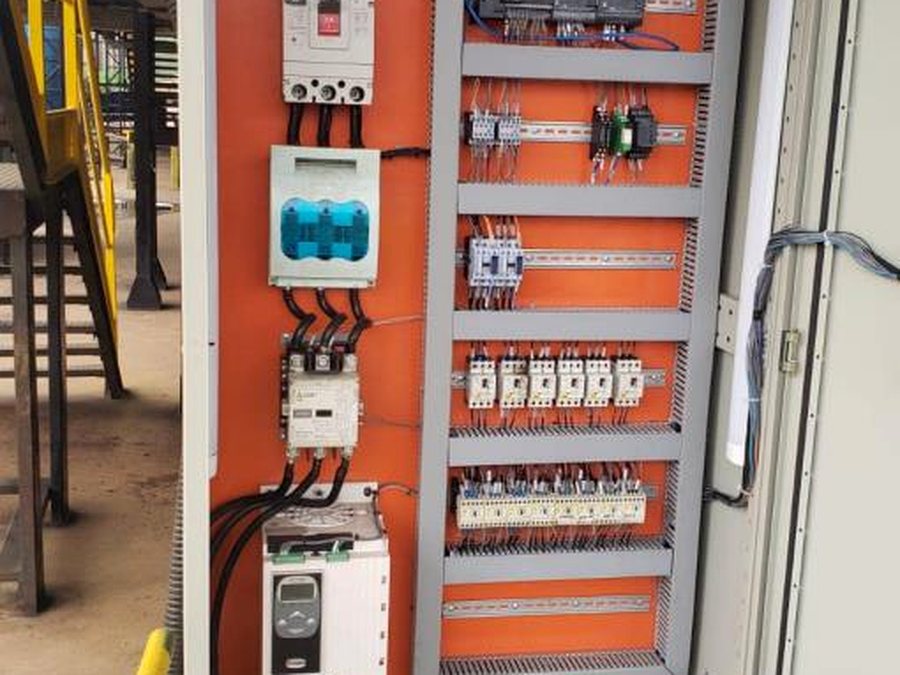 Painel elétrico reformado e adequado às normas